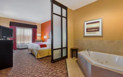 Photo 4 - Holiday Inn Express & Suites Alpine Southeast by IHG