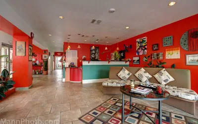 Photo 2 - Whispering Palms Inn