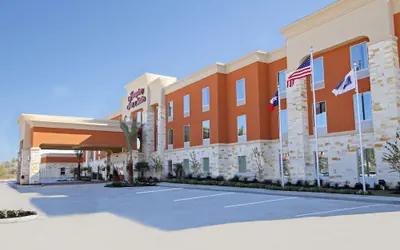 Photo 2 - Hampton Inn & Suites Winnie