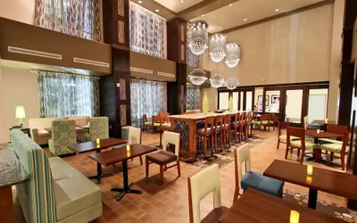 Photo 4 - Hampton Inn & Suites Winnie