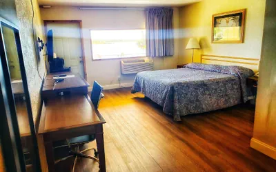 Photo 4 - The Port Hotel & Marina