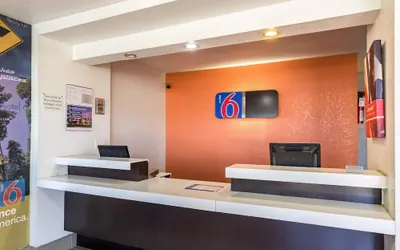 Photo 3 - Motel 6 Uvalde, TX
