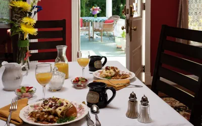 Photo 4 - White Oak Manor Bed & Breakfast