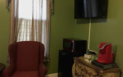 Photo 5 - White Oak Manor Bed & Breakfast