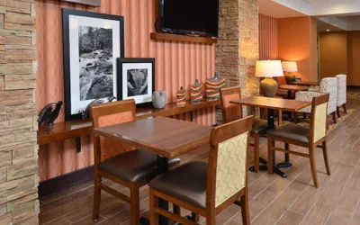Photo 5 - Hampton Inn Ottumwa