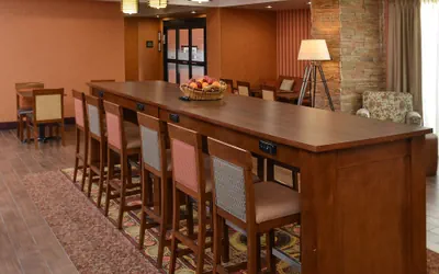 Photo 3 - Hampton Inn Ottumwa