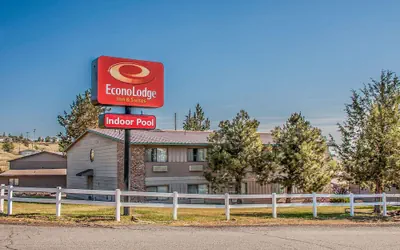 Photo 2 - Econo Lodge Inn & Suites Madras