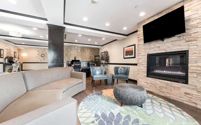 Photo 5 - La Quinta Inn & Suites by Wyndham Auburn