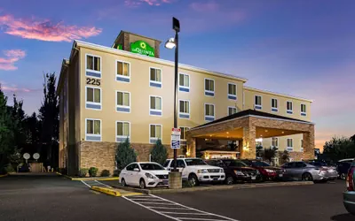 Photo 2 - La Quinta Inn & Suites by Wyndham Auburn