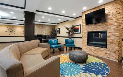 Photo 4 - La Quinta Inn & Suites by Wyndham Auburn