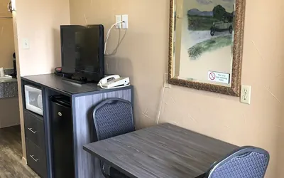 Photo 4 - Americas Best Value Inn The Legends Inn
