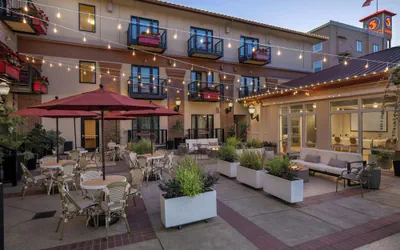 Inn at the 5th