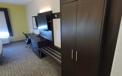 Photo 5 - Holiday Inn Express & Suites Junction City by IHG
