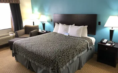 Photo 5 - Days Inn & Suites by Wyndham Conroe North