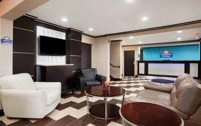 Photo 3 - Days Inn & Suites by Wyndham Conroe North