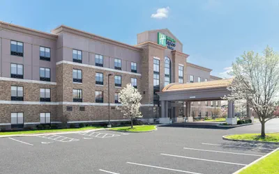 Photo 2 - Holiday Inn Express and Suites Columbus Edinburgh by IHG