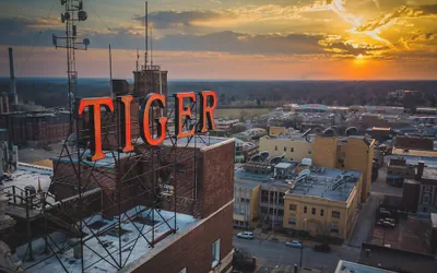 Photo 2 - voco The Tiger Hotel Columbia, MO by IHG