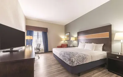 Photo 4 - La Quinta Inn & Suites by Wyndham Tulsa - Catoosa Route 66