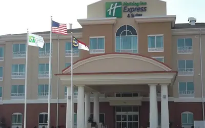 Photo 2 - Holiday Inn Express Hotel & Suites Smithfield - Selma I -95 by IHG