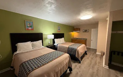 Photo 5 - Executive Inn and Kitchenette Suites