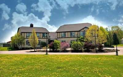 Photo 2 - Camelot Restaurant & Inn