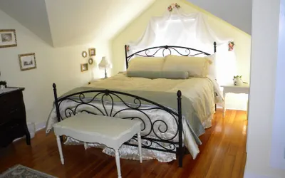 Photo 2 - The Decker House Bed & Breakfast