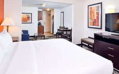 Photo 5 - Holiday Inn Express & Suites Greenfield by IHG