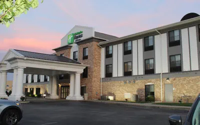 Holiday Inn Express & Suites Greenfield by IHG
