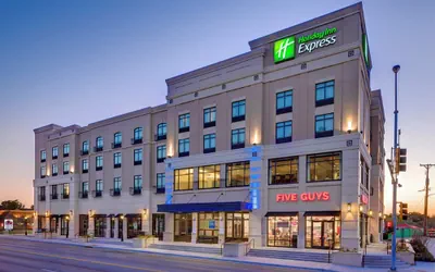 Photo 2 - Holiday Inn Express & Suites Kansas City KU Medical Center by IHG
