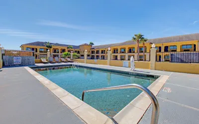 Photo 2 - Weslaco Inn Weslaco/Mercedes