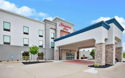 Photo 2 - Hampton Inn Clinton, IA