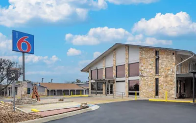Photo 2 - Motel 6 Boerne, TX