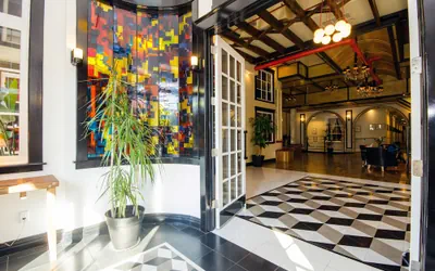 Photo 2 - The Box House Hotel