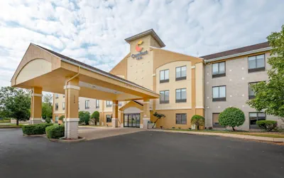 Photo 2 - Comfort Inn Goshen