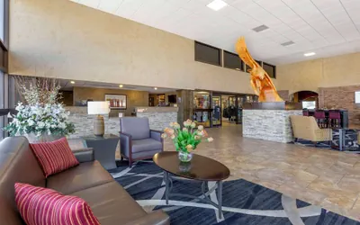 Photo 3 - Best Western Plus Raton Hotel