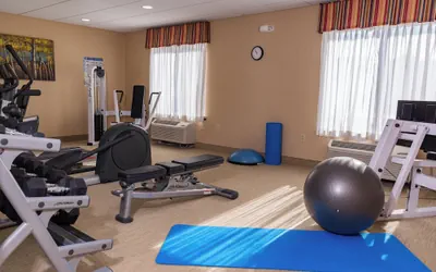Photo 2 - Holiday Inn Express Hartford – Newington, by IHG