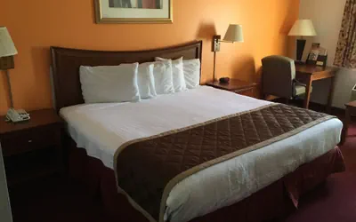 Photo 4 - Laketree Inn And Suites Marion