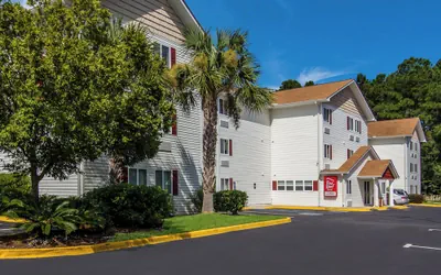 Photo 2 - Red Roof Inn Darien - I-95/ North Brunswick