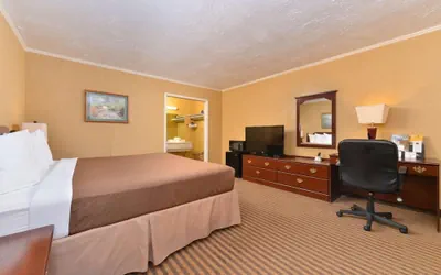 Photo 5 - Executive Plus Inn & Suites