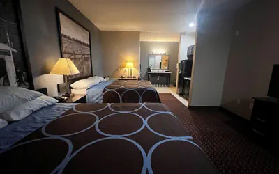 Photo 4 - Super 8 by Wyndham Center