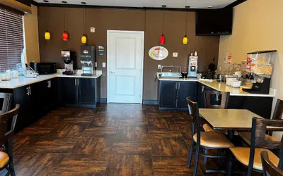 Photo 3 - Super 8 by Wyndham Center