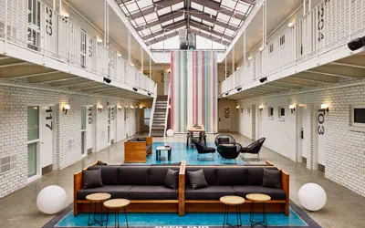 Photo 2 - Bluebird Spa City Motor Lodge