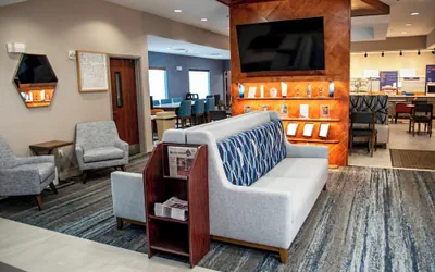 Photo 5 - Holiday Inn Express and Suites Mason City by IHG