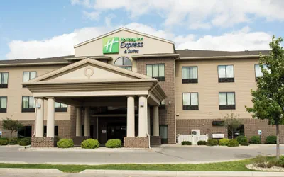 Photo 2 - Holiday Inn Express and Suites Mason City by IHG