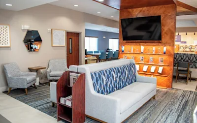 Photo 4 - Holiday Inn Express and Suites Mason City by IHG