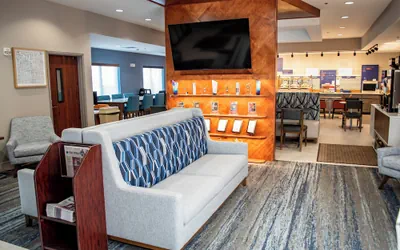 Photo 3 - Holiday Inn Express and Suites Mason City by IHG