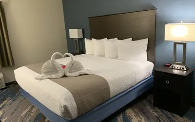 Photo 2 - AmericInn by Wyndham Prairie du Chien