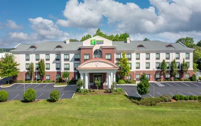 Photo 2 - Holiday Inn Express Hotel & Suites Tullahoma by IHG