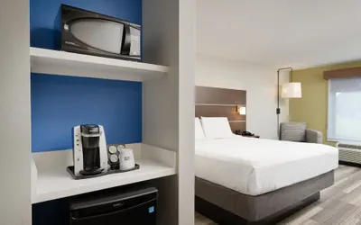 Photo 4 - Holiday Inn Express Hotel & Suites Tullahoma by IHG