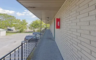 Photo 4 - Curry’s Motel by OYO Saginaw MI